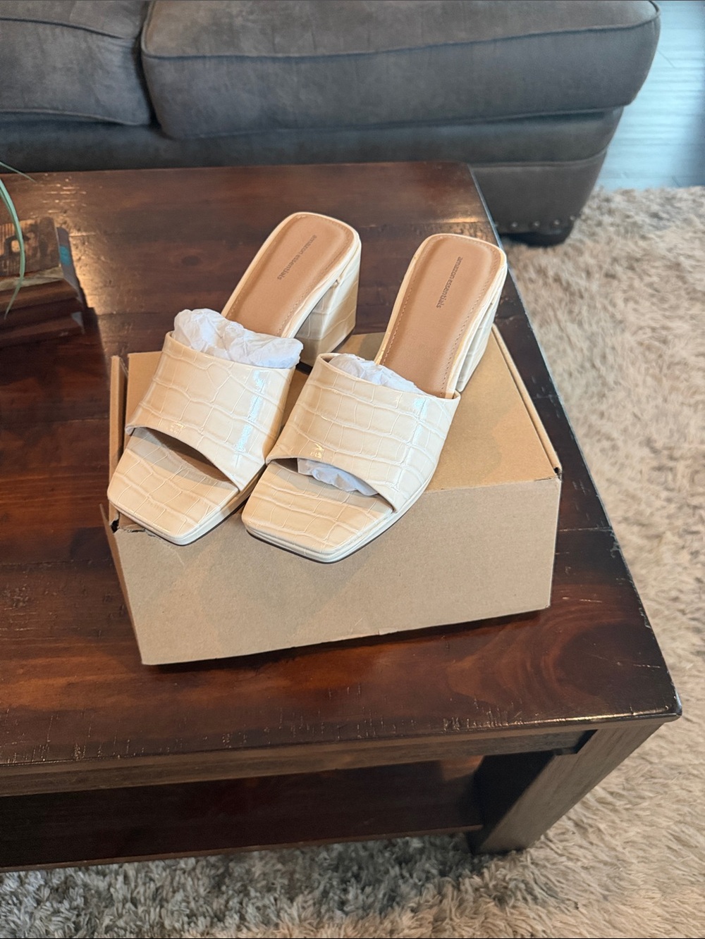 Amazon Essentials Cream Croc-Embossed Slide Heels